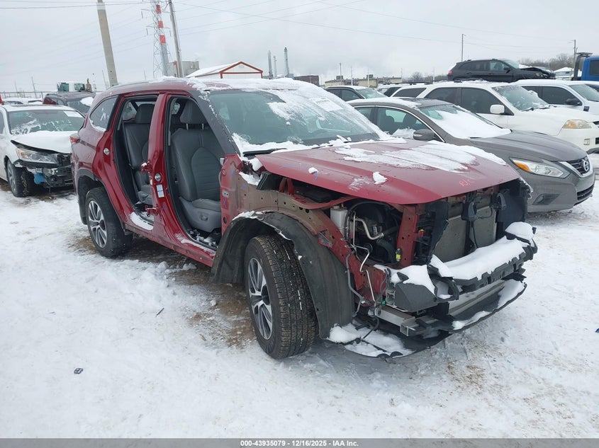 2021 Toyota Highlander VIN 5TDGZRBH1MS144865 IAAI salvage auction — RIGHT SIDE, Salvage (Indiana), sold $9,700 on 2026-07-29 (photo 1)