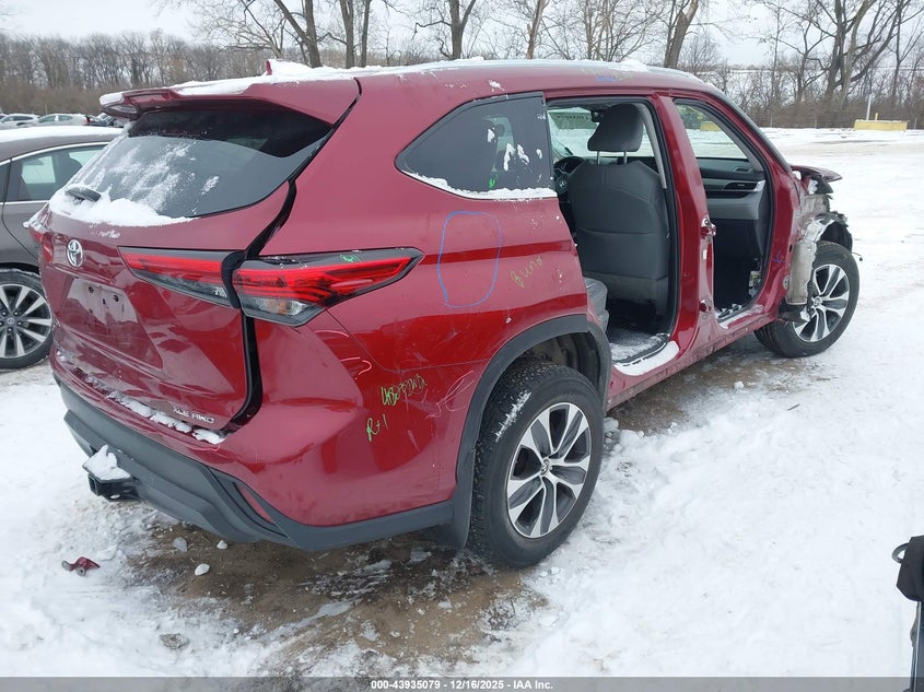 2021 Toyota Highlander VIN 5TDGZRBH1MS144865 IAAI salvage auction — RIGHT SIDE, Salvage (Indiana), sold $9,700 on 2026-07-29 (photo 4)