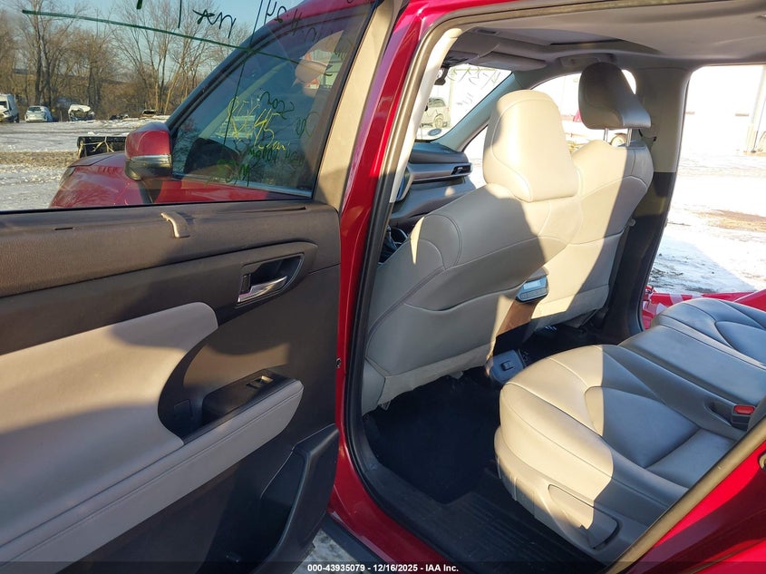 2021 Toyota Highlander VIN 5TDGZRBH1MS144865 IAAI salvage auction — RIGHT SIDE, Salvage (Indiana), sold $9,700 on 2026-07-29 (photo 8)