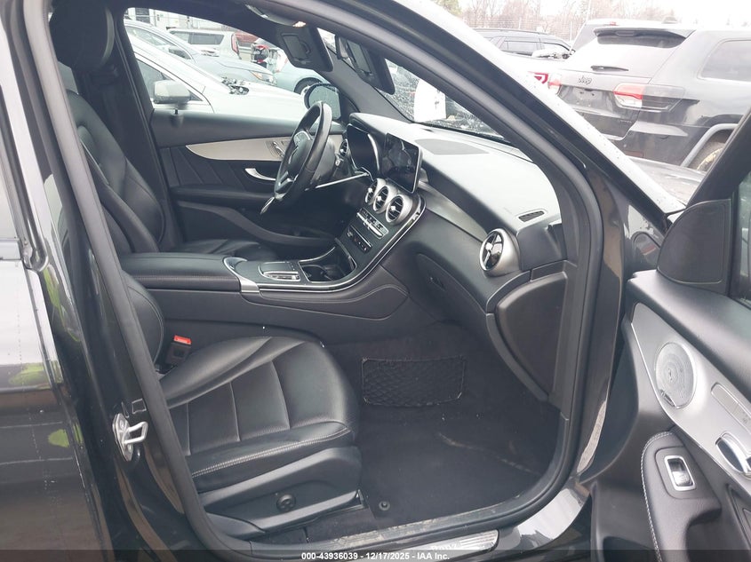 2020 Mercedes-benz Glc VIN WDC0G8DB8LF724648 IAAI salvage auction — LEFT SIDE, Salvage Title, sold $12,800 on 2026-07-20 (photo 5)
