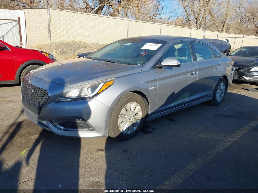 2016 Hyundai Sonata hybrid VIN KMHE24L17GA028325 IAAI salvage auction — REAR END, Other, sold $1,500 on 2026-07-30 (photo 2)