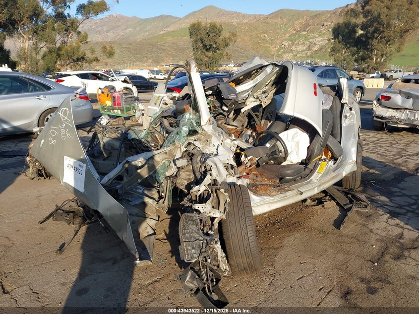 2001 Lexus Is VIN JTHBD182110033386 IAAI salvage auction — ROLLOVER, Non-Repairable (California), sold $25 on 2026-07-21 (photo 2)