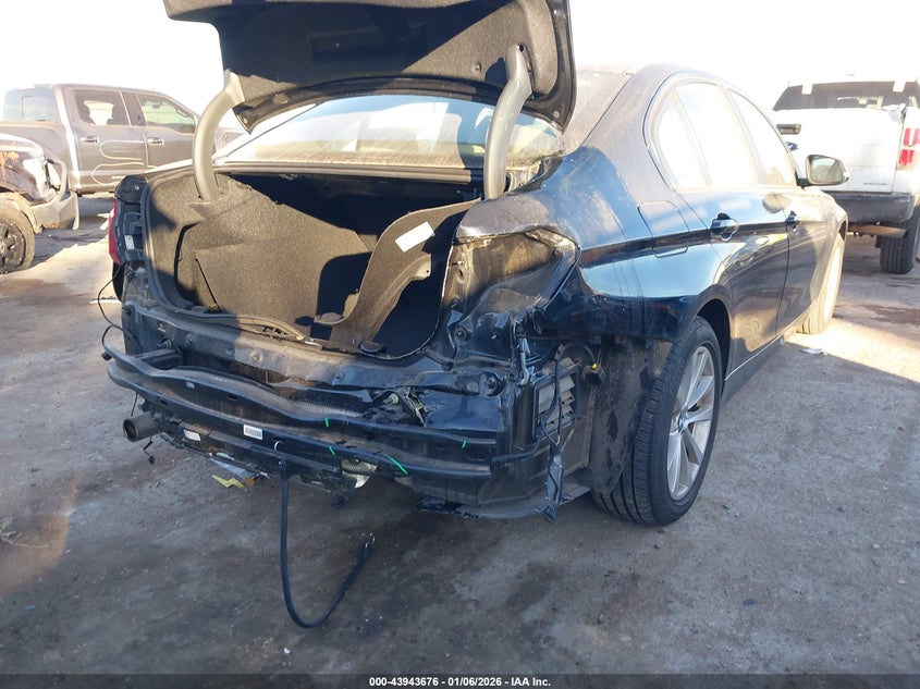 2018 BMW 3er VIN WBA8A3C58JA491760 IAAI salvage auction — REAR END, Clear (Oklahoma), sold $6,300 on 2026-08-19 (photo 4)