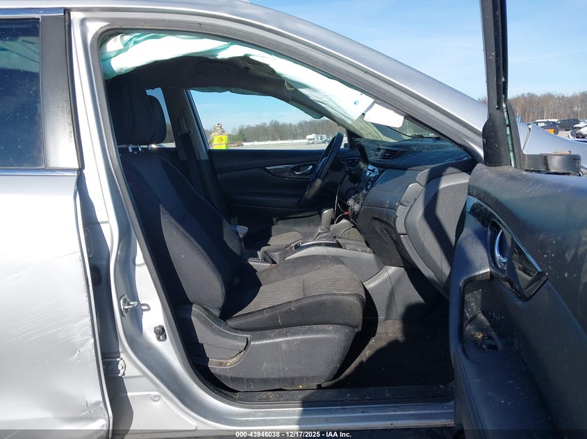 2017 Nissan Rogue VIN JN8AT2MV4HW001257 IAAI salvage auction — ROLLOVER, Salvage Title, sold $800 on 2026-07-16 (photo 5)