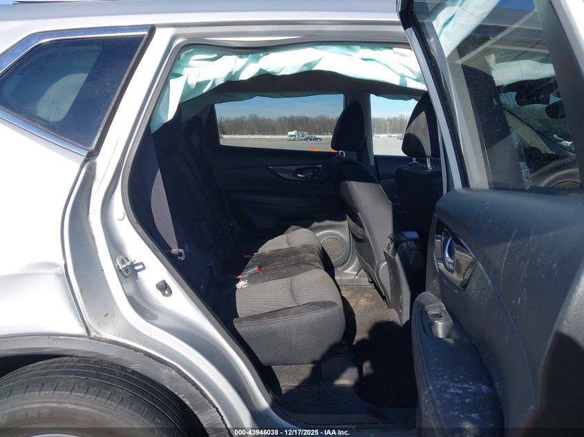 2017 Nissan Rogue VIN JN8AT2MV4HW001257 IAAI salvage auction — ROLLOVER, Salvage Title, sold $800 on 2026-07-16 (photo 8)