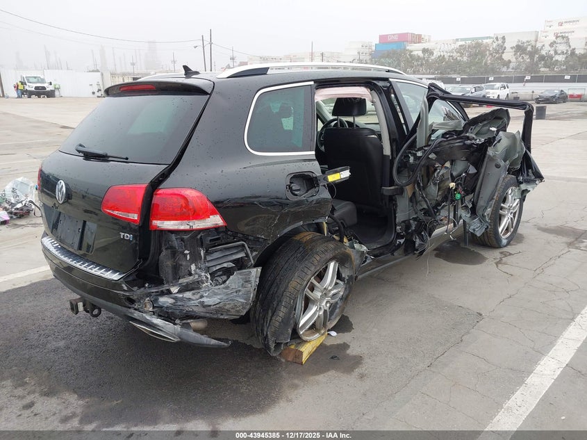 2014 Volkswagen Touareg VIN WVGEP9BP1ED000858 IAAI salvage auction — RIGHT SIDE, Other, sold $825 on 2026-07-22 (photo 4)