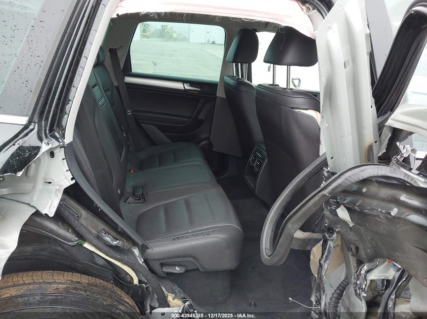 2014 Volkswagen Touareg VIN WVGEP9BP1ED000858 IAAI salvage auction — RIGHT SIDE, Other, sold $825 on 2026-07-22 (photo 8)