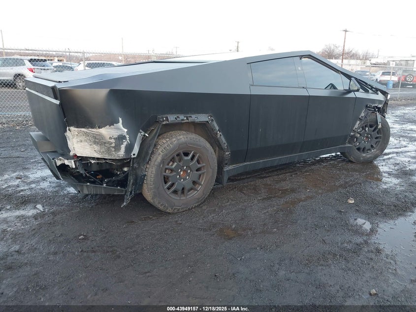 2024 Tesla Cybertruck VIN 7G2CEHEDXRA027241 IAAI salvage auction — FRONT & REAR, Salvage Title, sold $19,500 on 2026-09-03 (photo 4)