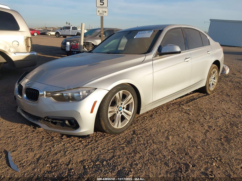 2017 BMW 3er VIN WBA8B9G52HNU51686 IAAI salvage auction — LEFT & RIGHT, Salvage (Arizona), sold $1,975 on 2026-08-20 (photo 2)