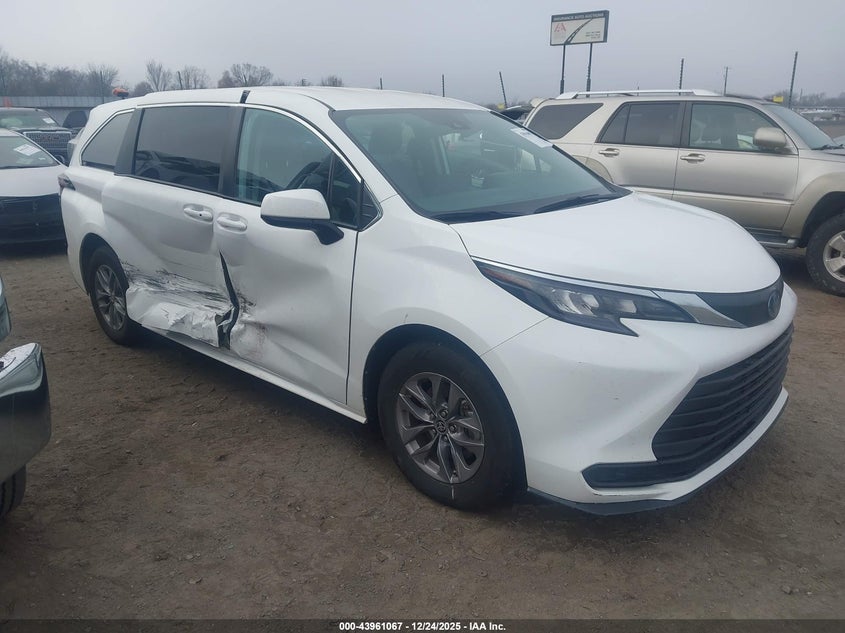 2024 Toyota Sienna VIN 5TDKRKEC5RS216465 IAAI salvage auction — RIGHT SIDE, Salvage (Arkansas), sold $20,000 on 2026-07-29 (photo 1)