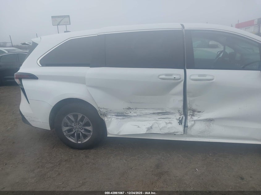 2024 Toyota Sienna VIN 5TDKRKEC5RS216465 IAAI salvage auction — RIGHT SIDE, Salvage (Arkansas), sold $20,000 on 2026-07-29 (photo 6)