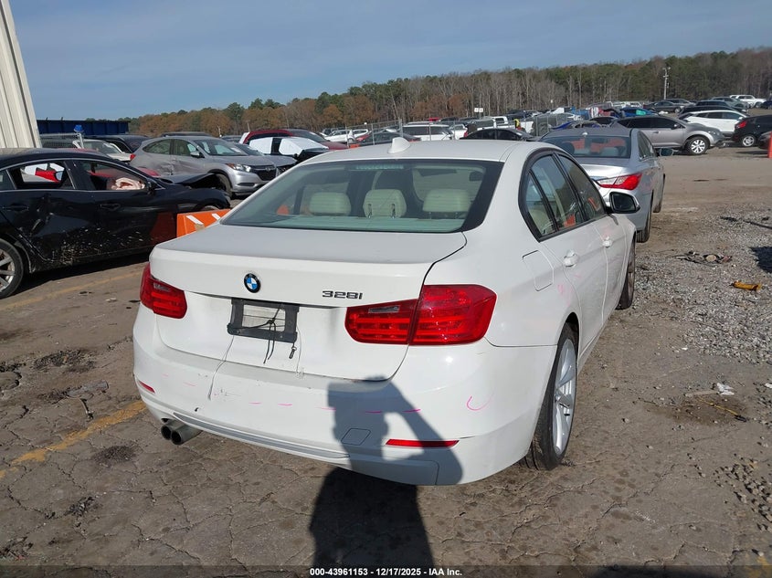 2013 BMW 3er VIN WBA3A5G58DNP23920 IAAI salvage auction — LEFT SIDE, Salvage Title, sold $625 on 2026-07-29 (photo 4)
