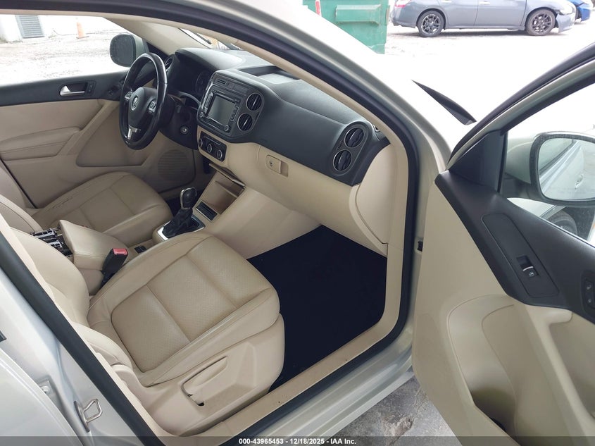 2012 Volkswagen Tiguan VIN WVGAV7AX8CW570531 IAAI salvage auction — RIGHT REAR, Rebuildable (Florida), sold $375 on 2026-07-22 (photo 5)