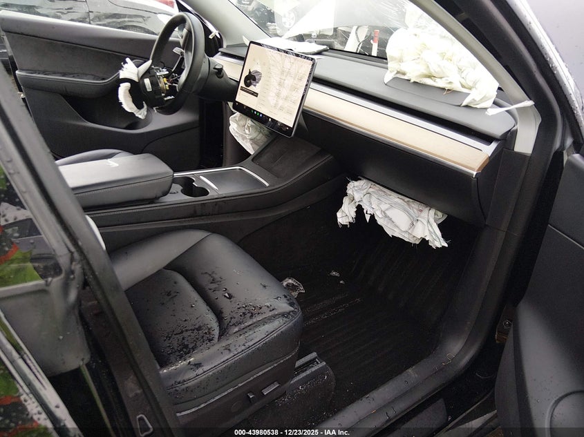 2022 Tesla Model y VIN 7SAYGDEF2NF380201 IAAI salvage auction — FRONT & REAR, Salvage Title, sold $7,425 on 2026-07-16 (photo 5)