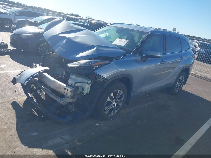 2024 Toyota Highlander VIN 5TDKDRAHXRS530959 IAAI salvage auction — FRONT END, Salvage (North Carolina), sold $9,000 on 2026-07-15 (photo 2)