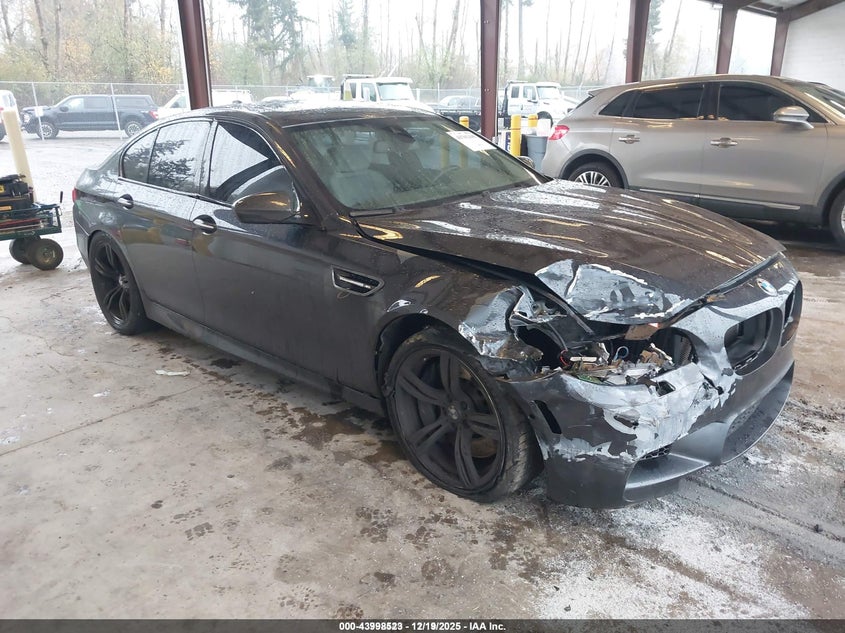2013 BMW M5 VIN WBSFV9C51DD096381 — IAAI salvage auction photo