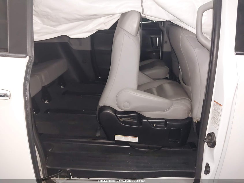 2018 Toyota Sienna VIN 5TDYZ3DC0JS940165 IAAI salvage auction — FRONT END, Salvage Title, sold $3,450 on 2026-07-13 (photo 8)
