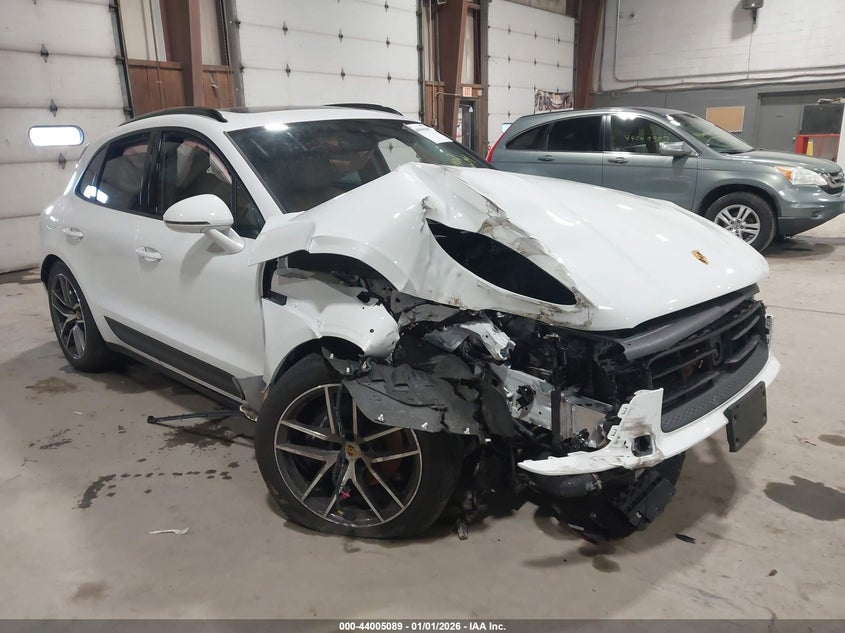 2025 Porsche Macan VIN WP1AA2A50SLB11865 IAAI salvage auction — RIGHT FRONT, Salvage Title, sold $10,600 on 2026-07-29 (photo 1)