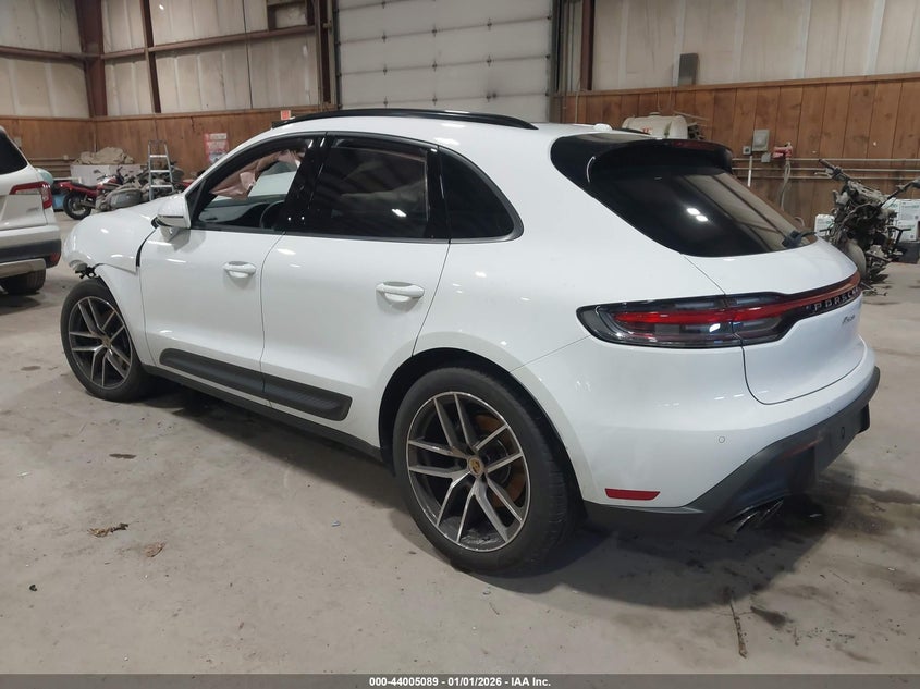 2025 Porsche Macan VIN WP1AA2A50SLB11865 IAAI salvage auction — RIGHT FRONT, Salvage Title, sold $10,600 on 2026-07-29 (photo 3)