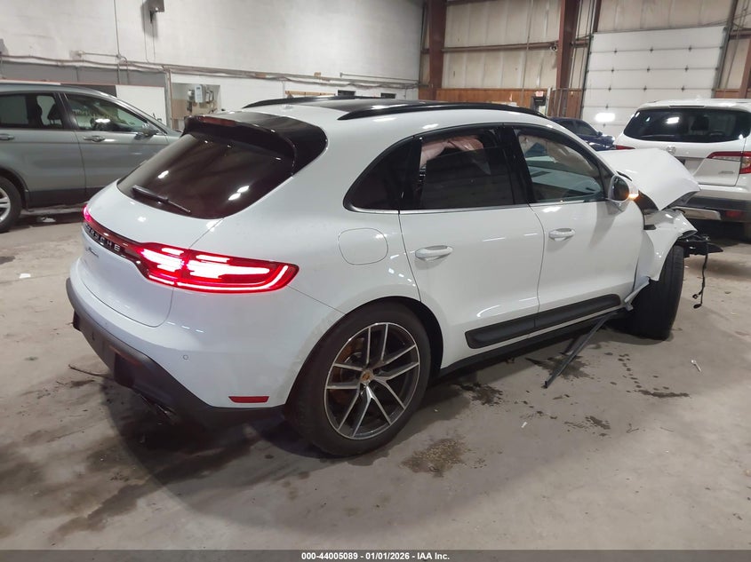 2025 Porsche Macan VIN WP1AA2A50SLB11865 IAAI salvage auction — RIGHT FRONT, Salvage Title, sold $10,600 on 2026-07-29 (photo 4)