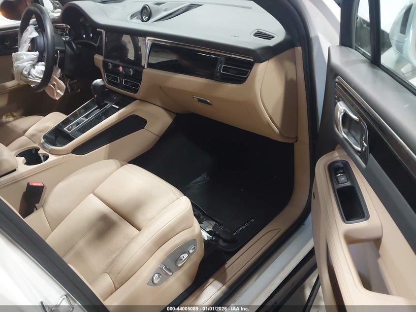 2025 Porsche Macan VIN WP1AA2A50SLB11865 IAAI salvage auction — RIGHT FRONT, Salvage Title, sold $10,600 on 2026-07-29 (photo 5)