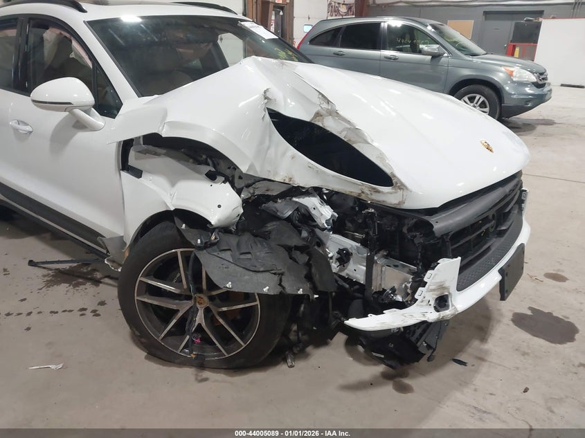 2025 Porsche Macan VIN WP1AA2A50SLB11865 IAAI salvage auction — RIGHT FRONT, Salvage Title, sold $10,600 on 2026-07-29 (photo 6)