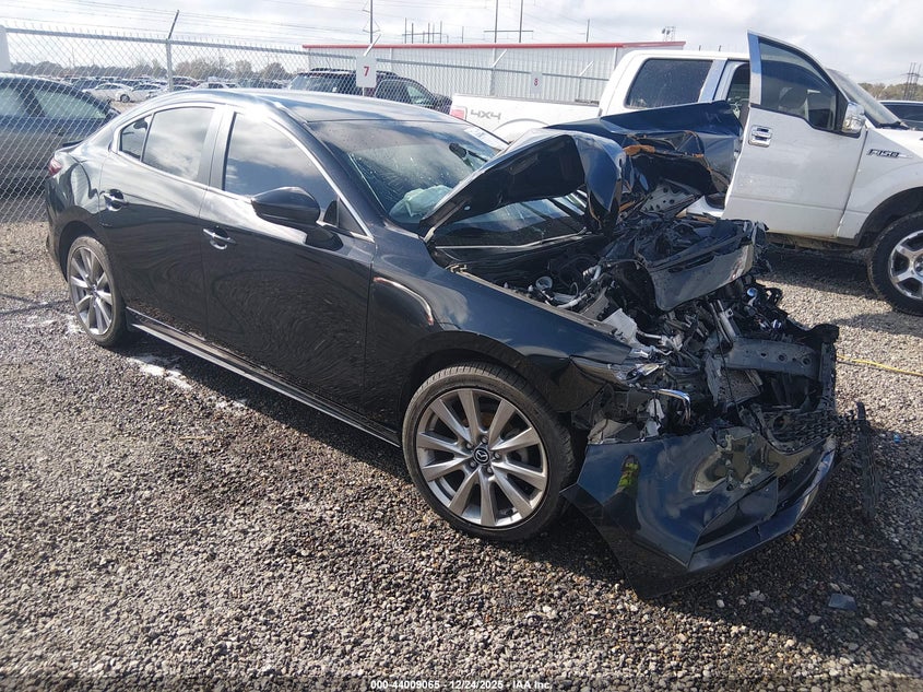 2021 Mazda 3 VIN JM1BPABL7M1330686 IAAI salvage auction — FRONT END, Salvage Title, sold $425 on 2026-07-24 (photo 1)