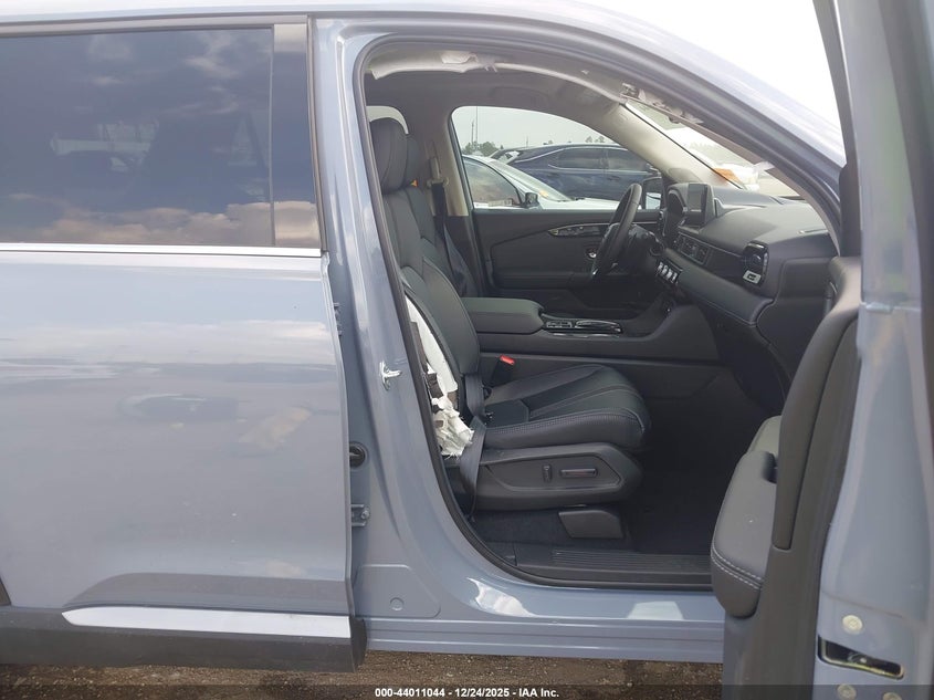2025 Honda Pilot VIN 5FNYG2H74SB038086 IAAI salvage auction — REAR END, Salvage Title, sold $15,800 on 2026-07-21 (photo 5)