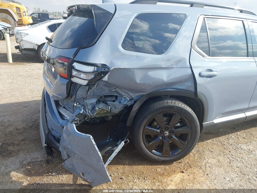 2025 Honda Pilot VIN 5FNYG2H74SB038086 IAAI salvage auction — REAR END, Salvage Title, sold $15,800 on 2026-07-21 (photo 6)