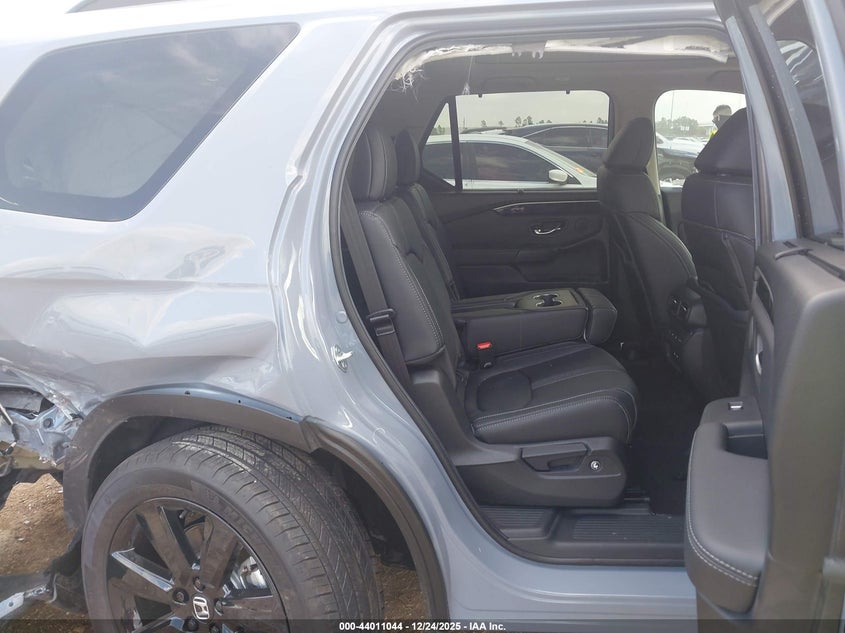 2025 Honda Pilot VIN 5FNYG2H74SB038086 IAAI salvage auction — RIGHT REAR, Salvage Title, sold $21,525 on 2026-07-23 (photo 8)