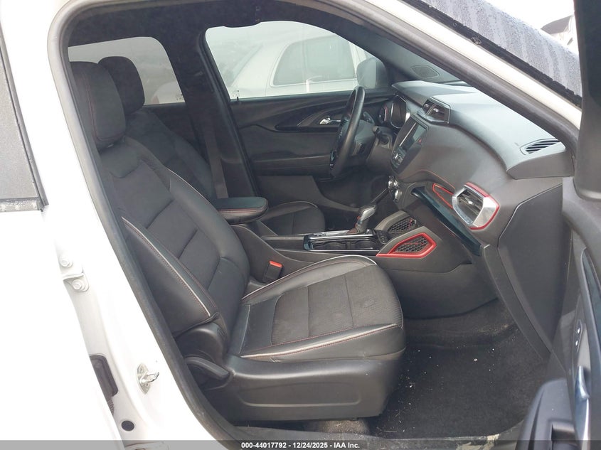 2022 Chevrolet Trailblazer VIN KL79MTSL2NB069365 IAAI salvage auction — RIGHT SIDE, Salvage Title, sold $4,300 on 2026-07-29 (photo 5)
