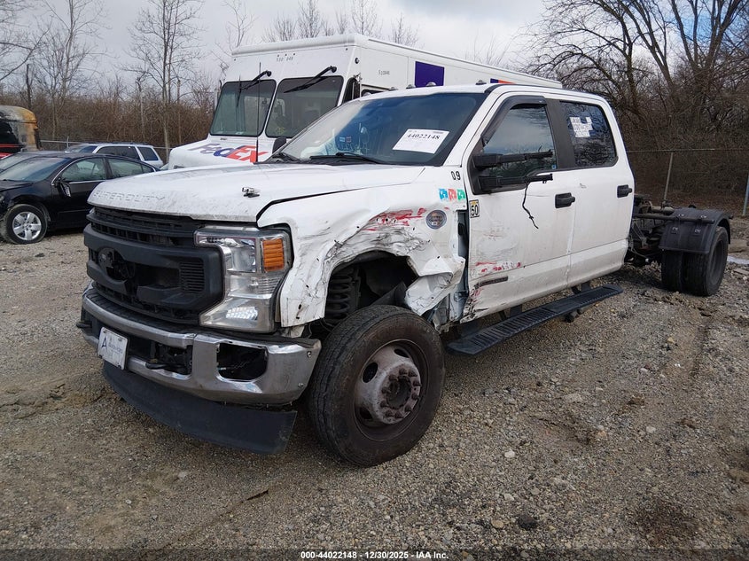 2022 Ford F550 VIN 1FD0W5HT2NEF83011 IAAI salvage auction — SIDE, Salvage (California), sold $5,100 on 2026-07-21 (photo 2)