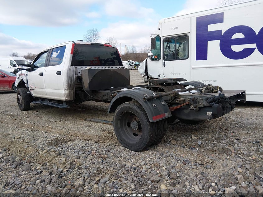 2022 Ford F550 VIN 1FD0W5HT2NEF83011 IAAI salvage auction — SIDE, Salvage (California), sold $5,100 on 2026-07-21 (photo 3)