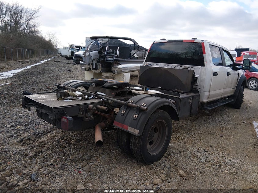 2022 Ford F550 VIN 1FD0W5HT2NEF83011 IAAI salvage auction — SIDE, Salvage (California), sold $5,100 on 2026-07-21 (photo 4)
