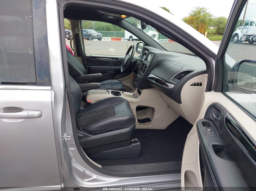 2019 Dodge Caravan VIN 2C4RDGCG9KR660589 IAAI salvage auction — REAR END, Salvage Title, sold $125 on 2026-07-21 (photo 5)