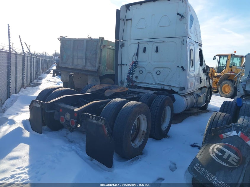 2021 Freightliner New cascadia 126 VIN 3AKJHHDR1MSMM0282 IAAI salvage auction — FRONT END, Salvage (Oklahoma), sold $7,500 on 2026-08-06 (photo 4)