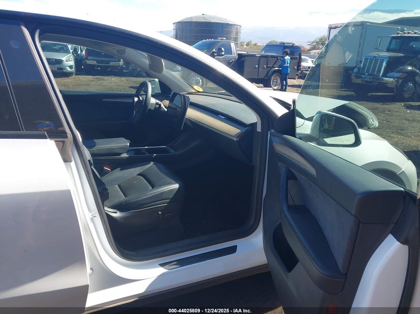2022 Tesla Model y VIN 7SAYGAEE8NF540779 IAAI salvage auction — FRONT END, Salvage (Hawaii), sold $6,950 on 2026-07-16 (photo 5)