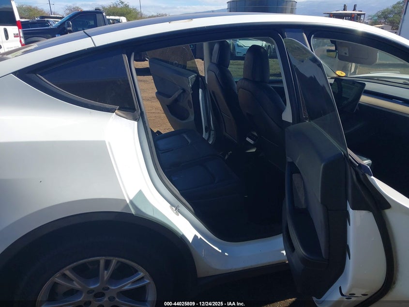 2022 Tesla Model y VIN 7SAYGAEE8NF540779 IAAI salvage auction — FRONT END, Salvage (Hawaii), sold $6,950 on 2026-07-16 (photo 8)