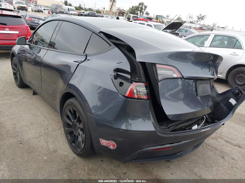 2023 Tesla Model y VIN 7SAYGDEE9PF960362 IAAI salvage auction — RIGHT SIDE, Salvage (California), sold $12,450 on 2026-09-03 (photo 3)