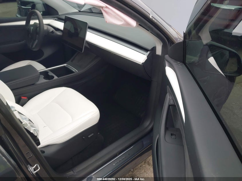 2023 Tesla Model y VIN 7SAYGDEE9PF960362 IAAI salvage auction — RIGHT SIDE, Salvage (California), sold $12,450 on 2026-09-03 (photo 5)