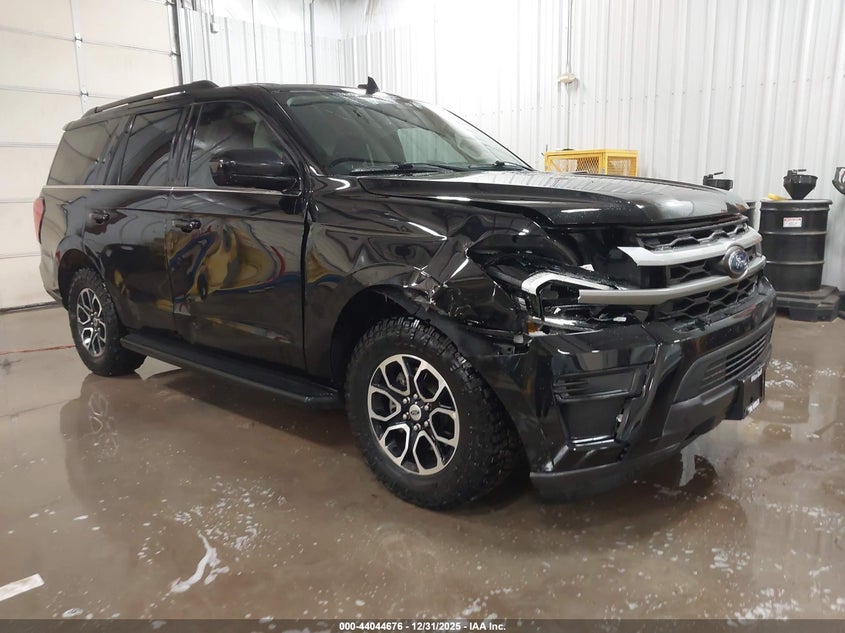 2024 Ford Expedition VIN 1FMJU1J8XREB15168 IAAI salvage auction — RIGHT FRONT, Salvage (Colorado), sold $13,500 on 2026-07-09 (photo 1)