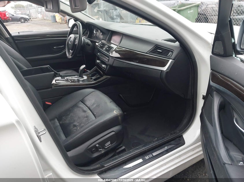 2016 BMW 5er VIN WBA5B1C51GG554126 IAAI salvage auction — REAR END, Salvage Title, sold $2,500 on 2026-08-08 (photo 5)