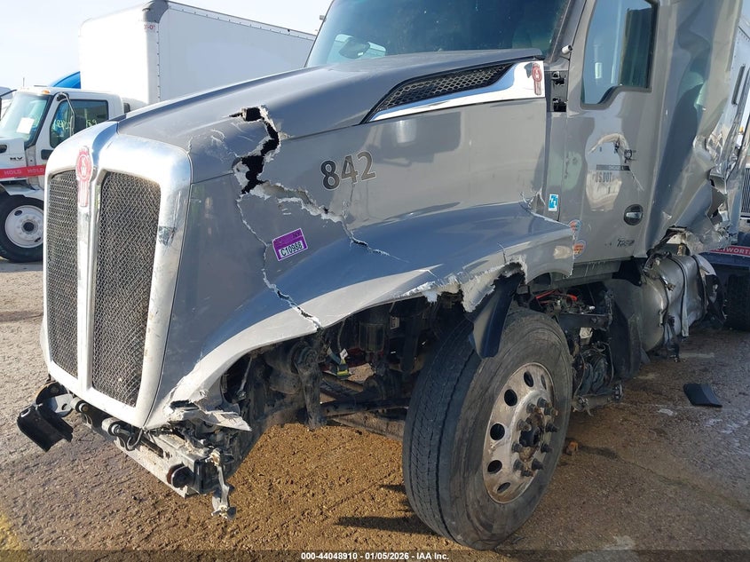 2026 VIN 1XKYD49X8TJ217314 IAAI salvage auction — SIDE, Other, sold $10,100 on 2026-07-22 (photo 9)