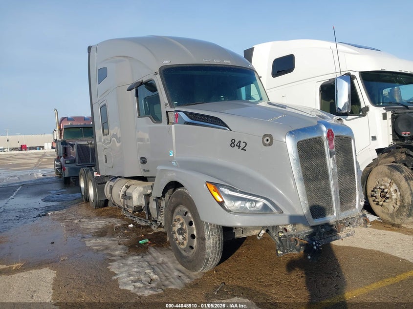 2026 VIN 1XKYD49X8TJ217314 IAAI salvage auction — SIDE, Other, sold $10,100 on 2026-07-22 (photo 1)