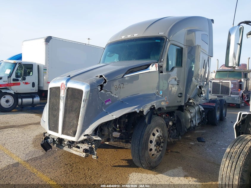 2026 VIN 1XKYD49X8TJ217314 IAAI salvage auction — SIDE, Other, sold $10,100 on 2026-07-22 (photo 2)