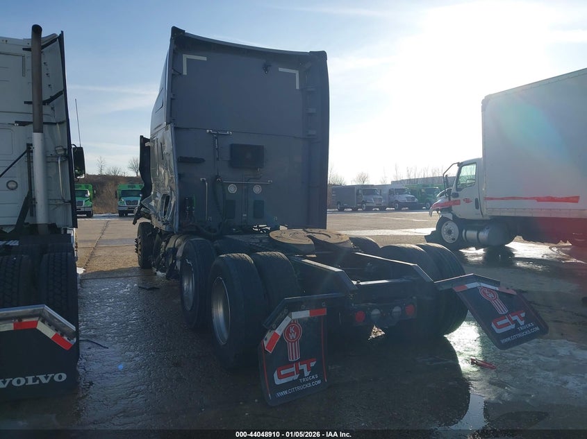 2026 VIN 1XKYD49X8TJ217314 IAAI salvage auction — SIDE, Other, sold $10,100 on 2026-07-22 (photo 3)