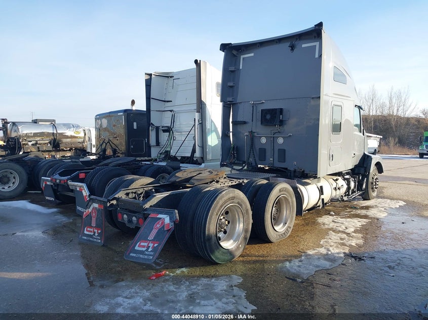 2026 VIN 1XKYD49X8TJ217314 IAAI salvage auction — SIDE, Other, sold $10,100 on 2026-07-22 (photo 4)