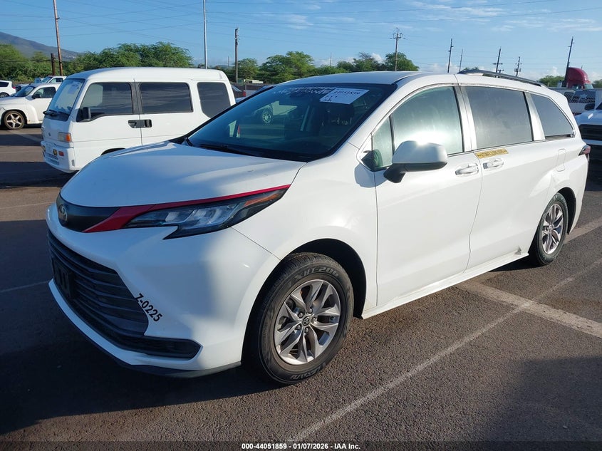 2022 Toyota Sienna VIN 5TDKRKEC5NS076783 IAAI salvage auction — REAR END, Salvage (Hawaii), sold $3,150 on 2026-07-21 (photo 2)