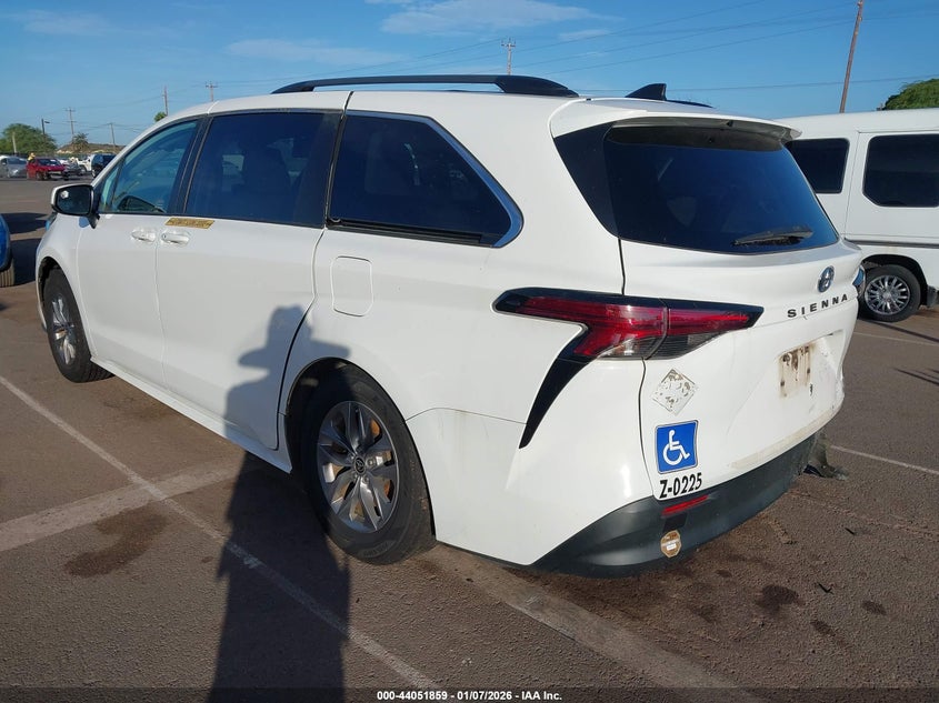 2022 Toyota Sienna VIN 5TDKRKEC5NS076783 IAAI salvage auction — REAR END, Salvage (Hawaii), sold $3,150 on 2026-07-21 (photo 3)