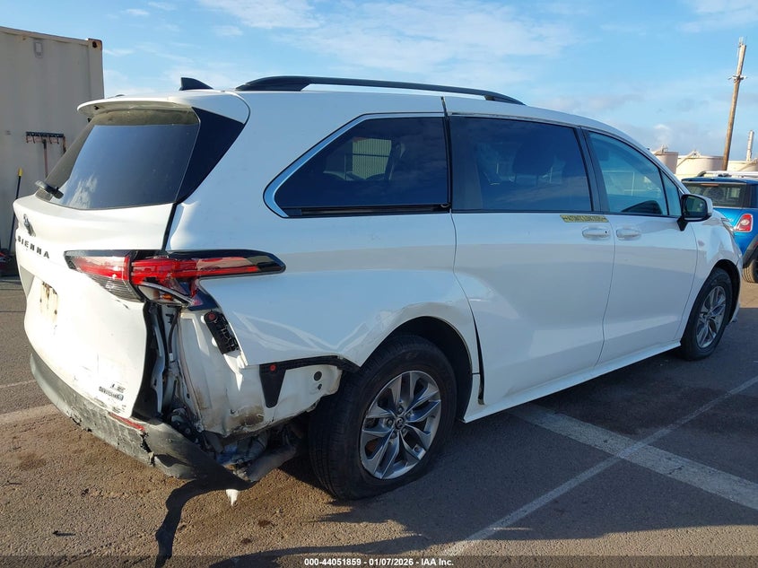 2022 Toyota Sienna VIN 5TDKRKEC5NS076783 IAAI salvage auction — REAR END, Salvage (Hawaii), sold $3,150 on 2026-07-21 (photo 6)
